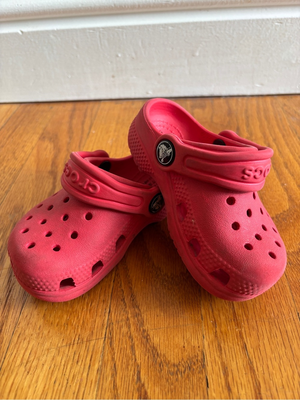 CROCS Kids Classic Clogs in Bright Red